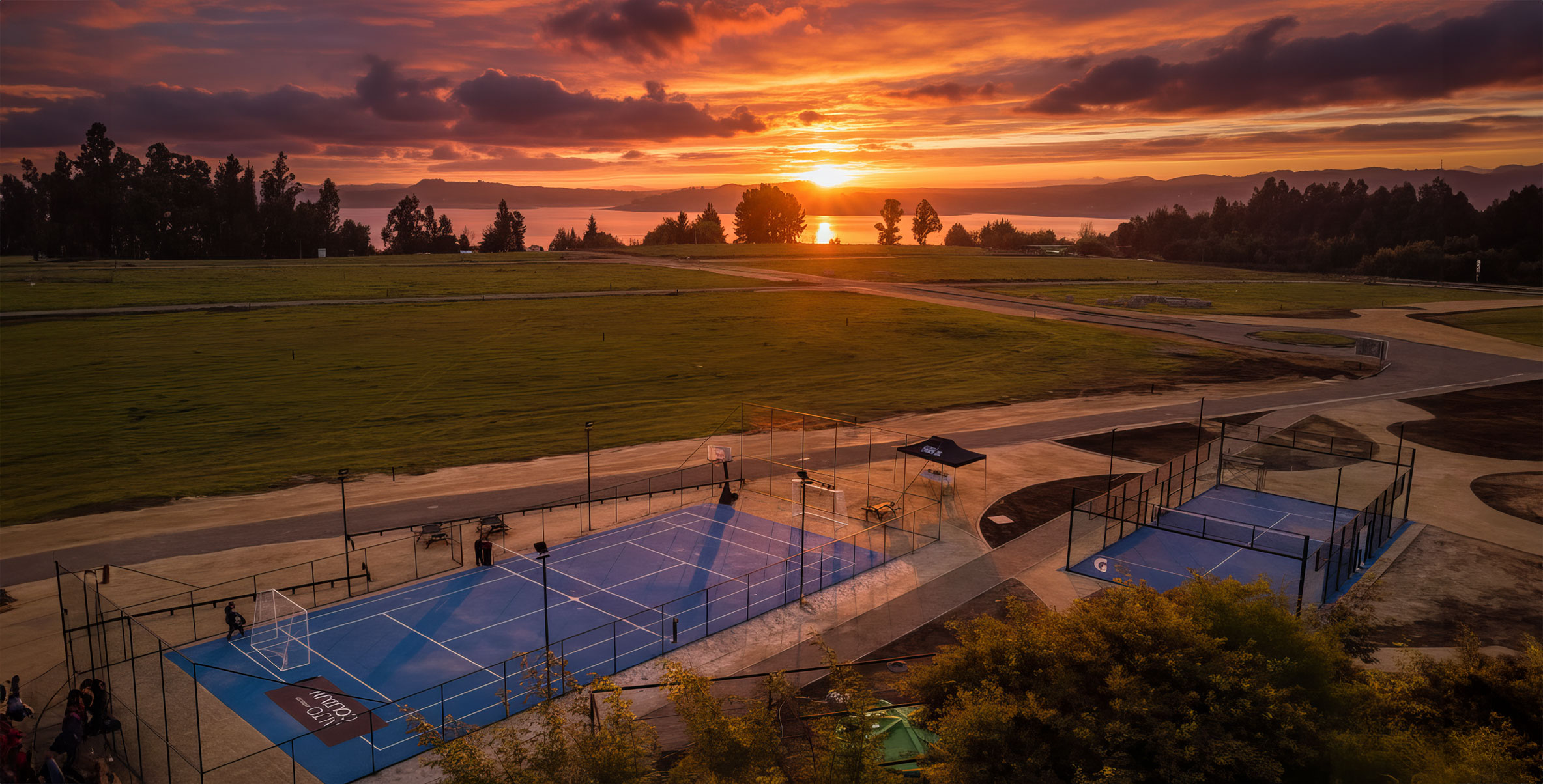 Vista aérea del proyecto al atardecer